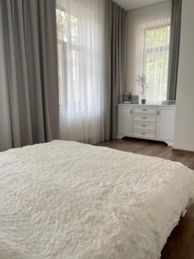 Pride Apartment Lviv Bagian luar foto
