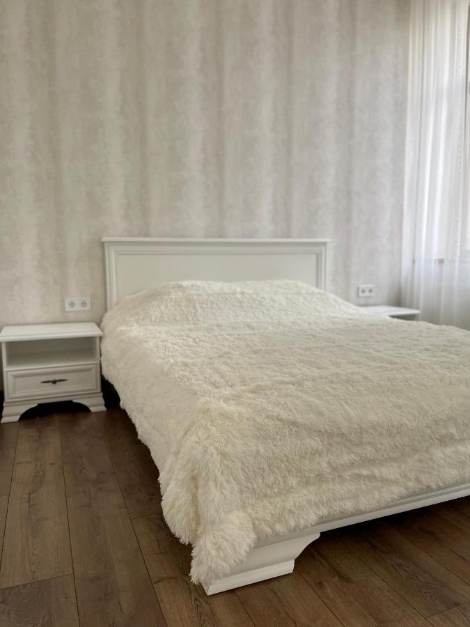 Pride Apartment Lviv Bagian luar foto