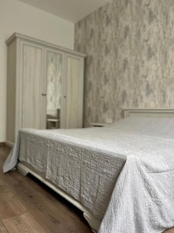 Pride Apartment Lviv Bagian luar foto