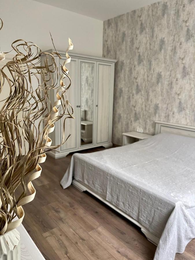 Pride Apartment Lviv Bagian luar foto