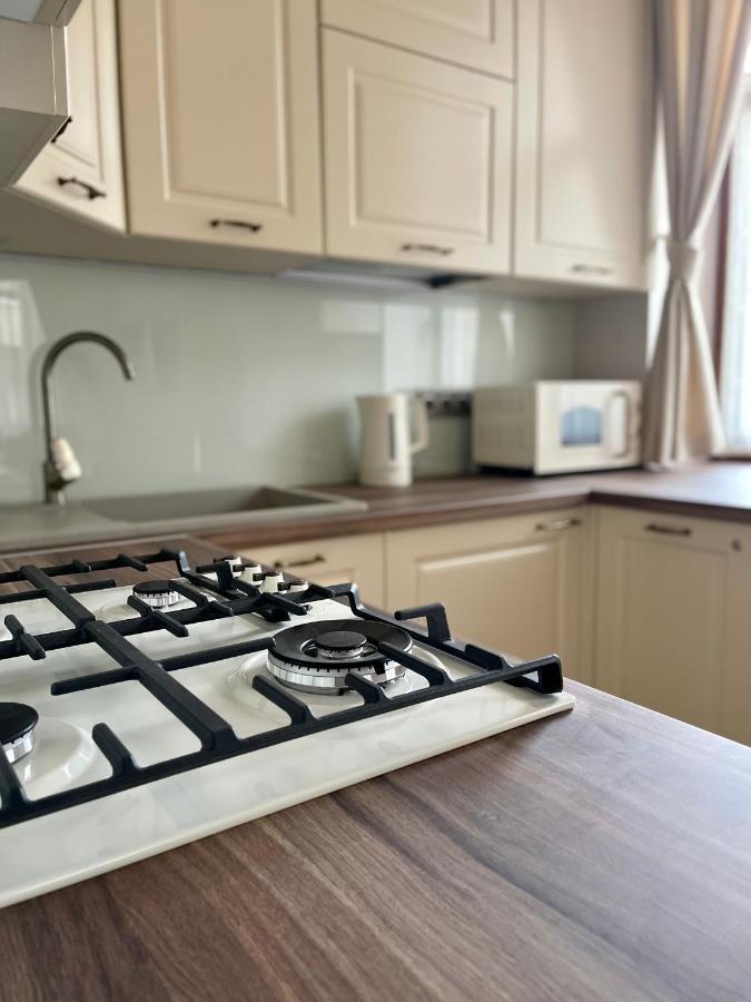 Pride Apartment Lviv Bagian luar foto