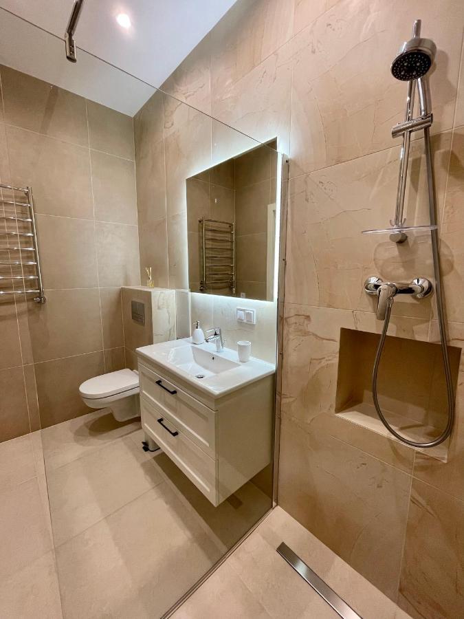Pride Apartment Lviv Bagian luar foto