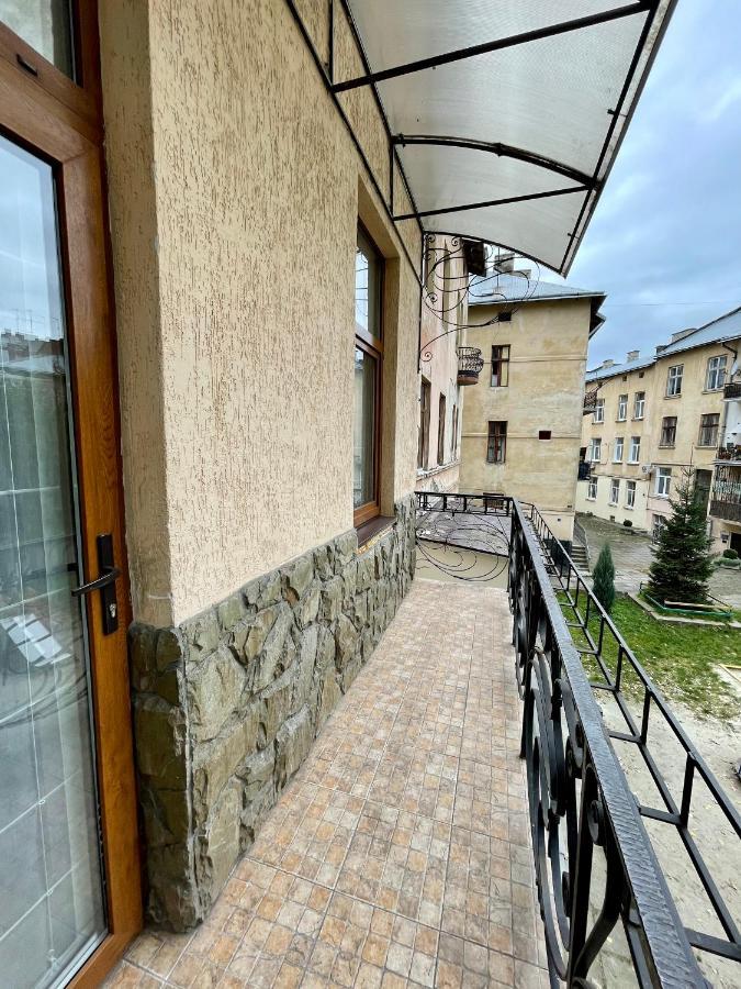 Pride Apartment Lviv Bagian luar foto