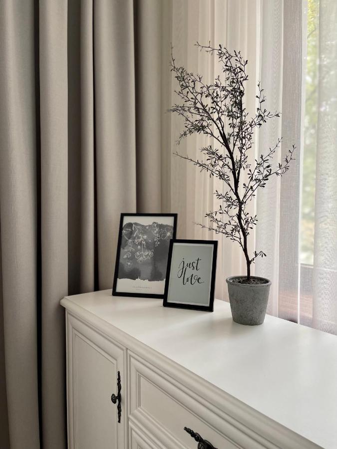 Pride Apartment Lviv Bagian luar foto