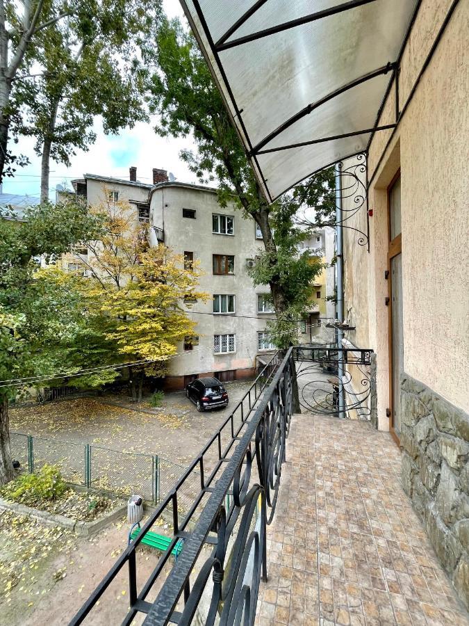 Pride Apartment Lviv Bagian luar foto