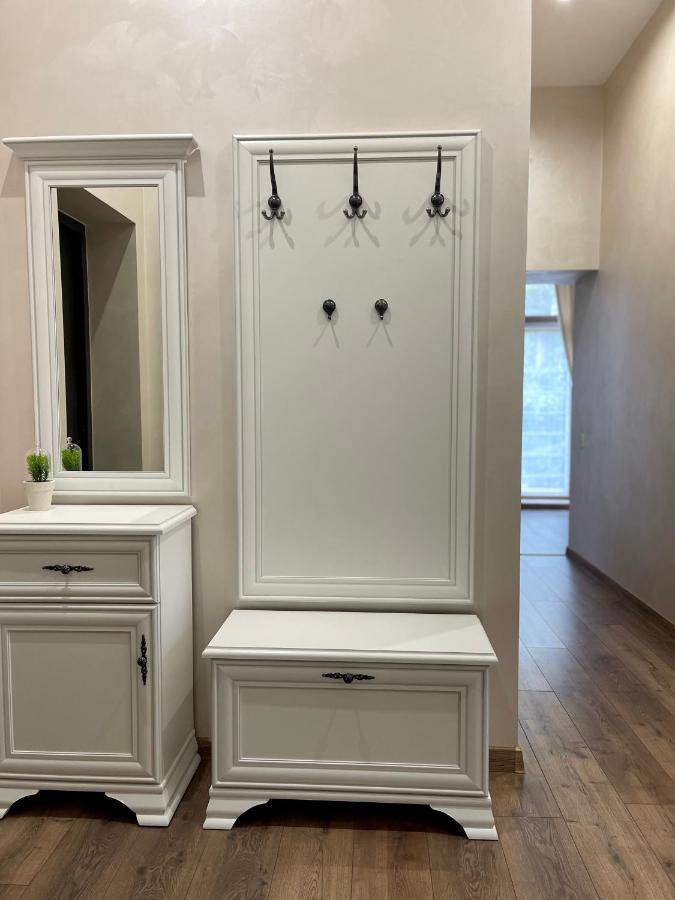 Pride Apartment Lviv Bagian luar foto