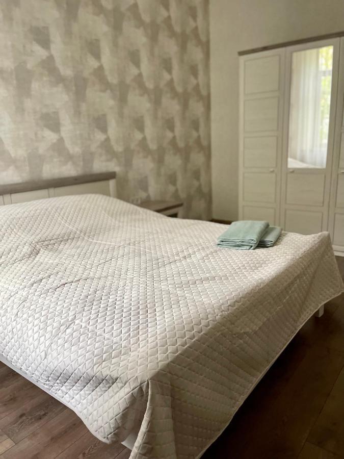 Pride Apartment Lviv Bagian luar foto